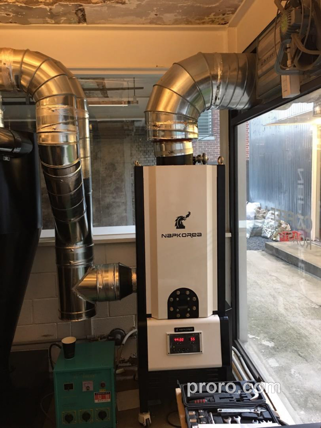 FUJIROYAL 富士皇家咖啡烘焙机 消烟消味后燃机 安装案例 - Cafezal LAB咖啡店。