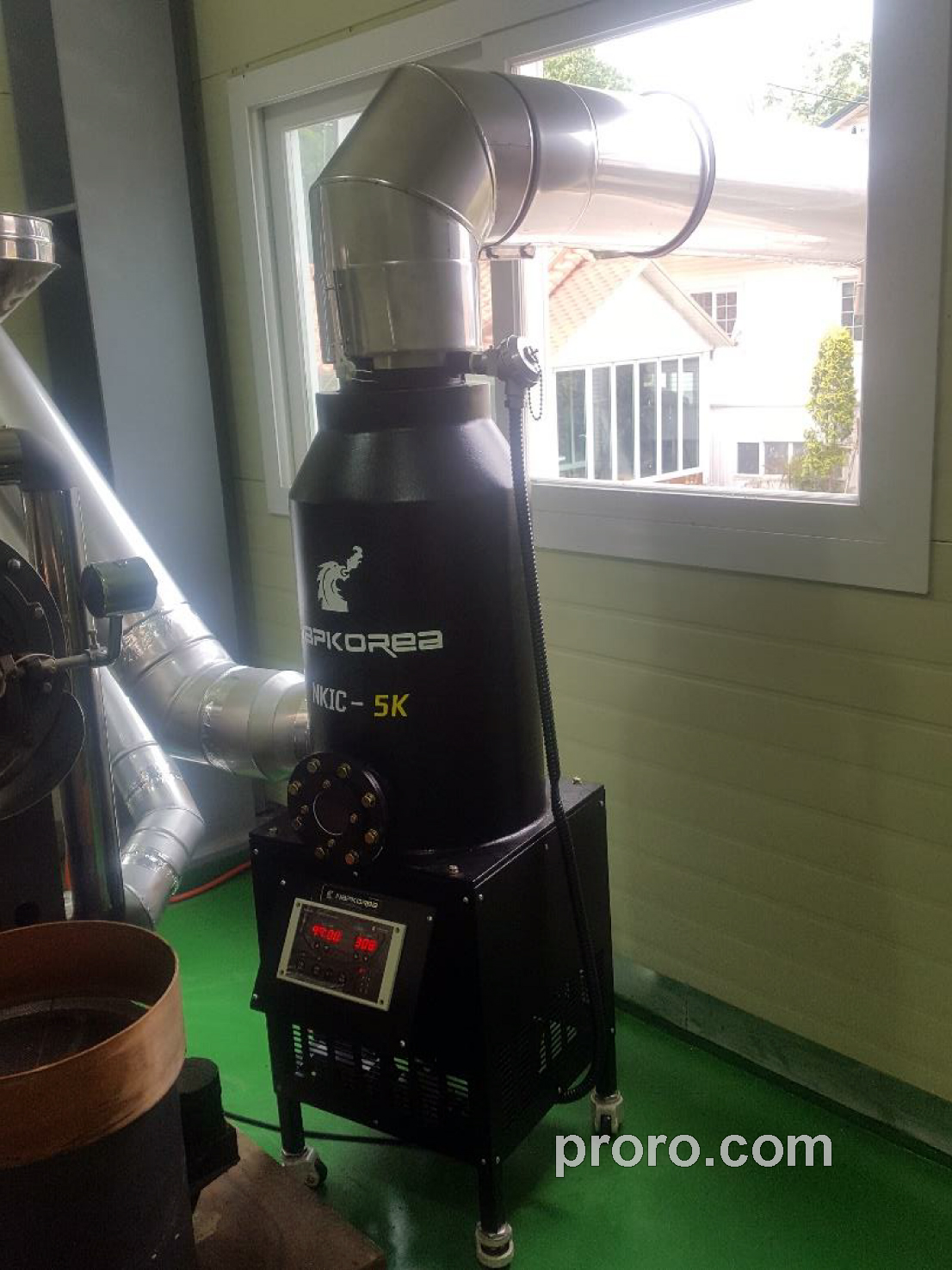 FUJIROYAL 富士皇家咖啡烘焙机 消烟消味 后燃机 安装案例 - Daewon Coffee咖啡工作室。