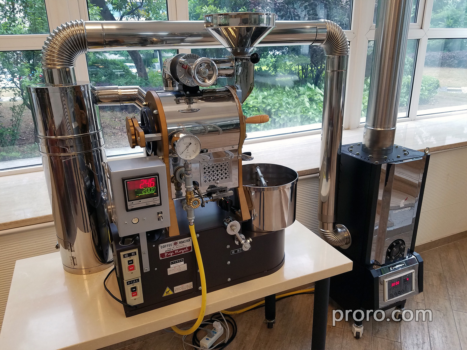 FUJIROYAL 富士皇家 1公斤咖啡烘焙机 安装 除烟消味 后燃机 安装案例。