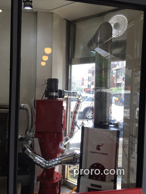 ROYPER 咖啡烘焙机 除烟消味 后燃机 安装案例 - WeHan Coffee咖啡工作室照片。