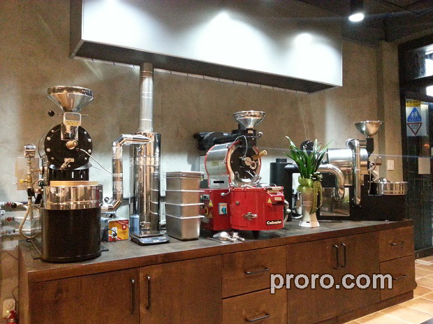 TOPER 咖啡烘焙机 除烟消味 后燃机 安装案例 - Kong & lee roasting factory咖啡店照片。